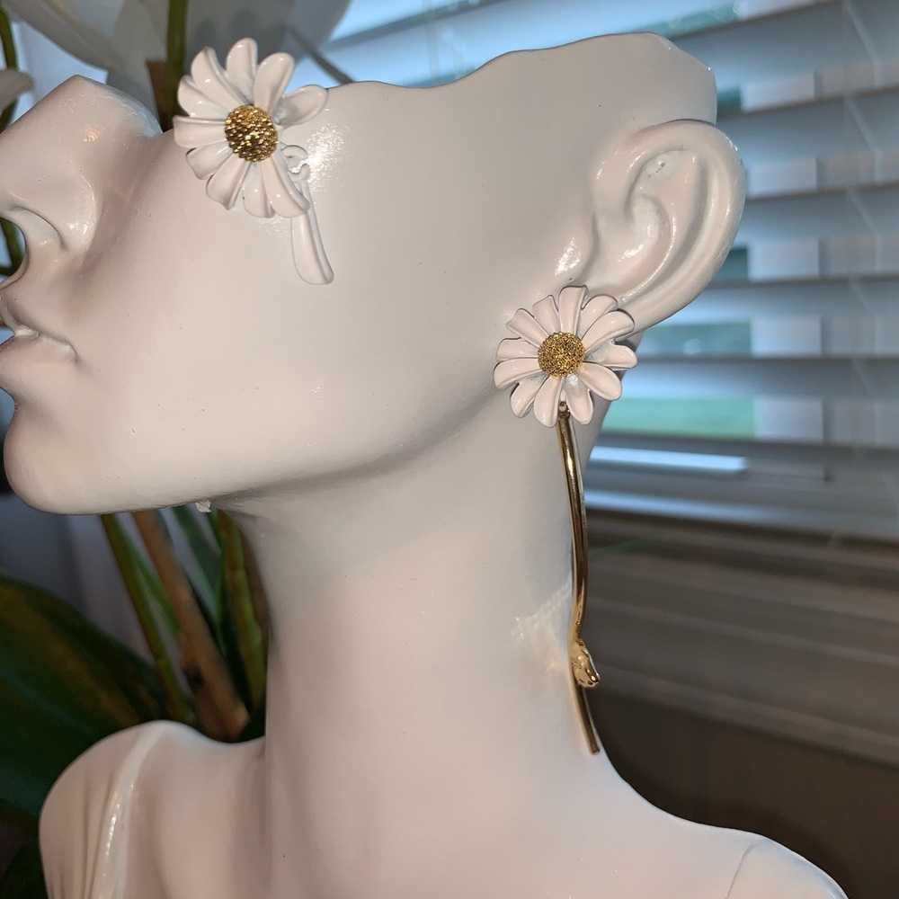 Daisy Earrings - NEW